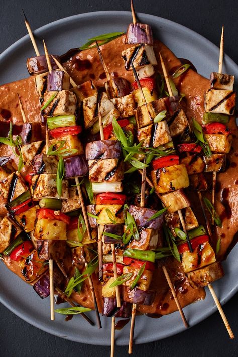 Eating Well in the Great Outdoors - The New York Times Vegan Satay, Pineapple Tofu, Tempeh Marinade, Socca Recipe, Grilled Skewers, Vegetarian Grilling Recipes, Marinade Sauces, Burrata Recipe, Caramelized Pineapple