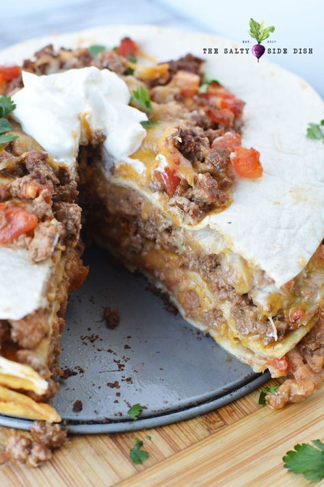 Burrito Pie Layered Burrito Bake, Mexican Pie Casserole, Burrito Pie Recipe, Slow Cooker Olive Garden Chicken, Burrito Pie, Olive Garden Chicken Pasta, Pasta Tiktok, Beef Burrito Recipe, Casserole Bake