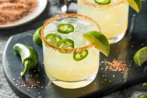 ▷ Spicy Margarita Cocktail: Discover the Recipe | Altos Tequila Super Bowl Drinks, Ranch Water Recipe, Spicy Margarita Recipe, Vinegar Recipes, Cucumber Margarita, Balsamic Vinegar Recipes, Flavored Margaritas, Cocktail Fruit, Margarita Ingredients