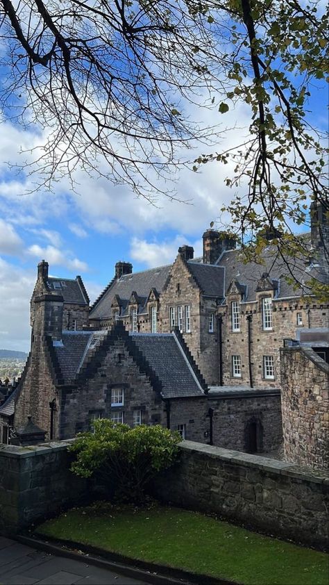 Aesthetic Edinburgh, Uk Aesthetic, Scotland Aesthetic, Edinburgh Uk, Edinburgh Travel, Scotland History, Scotland Forever, Pinterest Photography, Manchester England