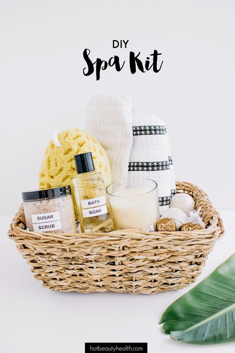 Make the perfect DIY spa kit to unwind and relax at home! This also makes a wonderful gift for friends and family! Diy Spa Kit, Homemade Spa, Diy Gifts For Mom, Christmas Gift Basket, Creative Diy Gifts, Diy Gift Baskets, Spa Day At Home, Diy Spa, Easy Christmas Gifts