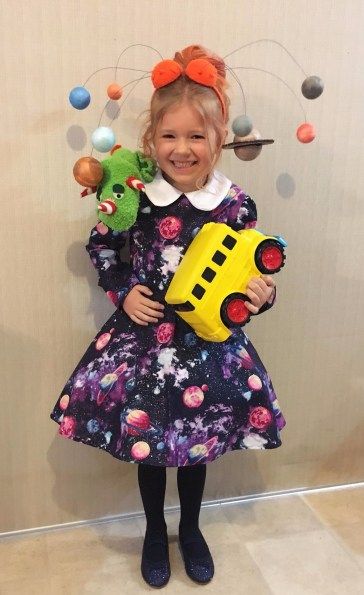 Reading Is Magic Costume, Ms Frizzle Outfits, Mrs Frizzle Costume, Ms Frizzle Dress, Ms Frizzle Costume, Miss Frizzle Costume, Frizzle Costume, Kids Book Character Costumes, Mrs Frizzle