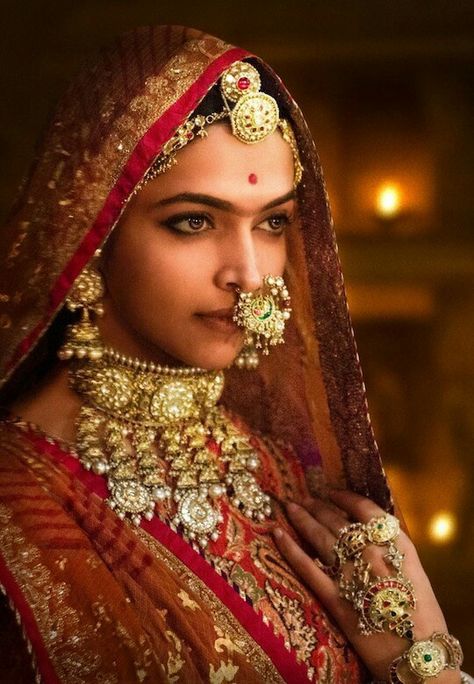 Ghoomar Padmavati Deepika Padukone Movies, Dipika Padukone, Hd Wallpaper 4k, Indian Woman, Indian Makeup, Indian Bridal Outfits, Indian Aesthetic, Wedding Jewellery, Bollywood Actors