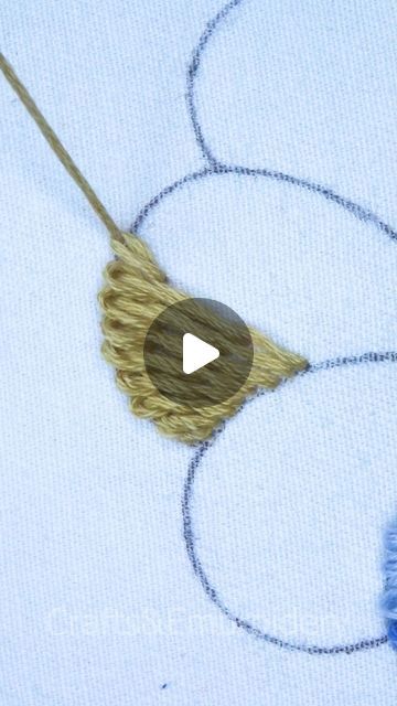 Easy Flower Embroidery, Fairies Embroidery Designs, Embroidery Stitches Flowers, Embroidery Cute, Embroidery Crafts, Embroidery Lessons, Diy Embroidery Designs, Hand Embroidery Patterns Flowers, Easy Flower