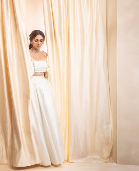 #bollywoodfashion #aditiraohydari Aditi Rao Hydari Casual, Aditi Rao Hydari Indian Outfits, Aditi Rao Hydari Indian, Aditi Rao Hydari, Indian Bridesmaid Dresses, Aditi Rao, Trendy Outfits Indian, Voluminous Skirt, Desi Fashion Casual