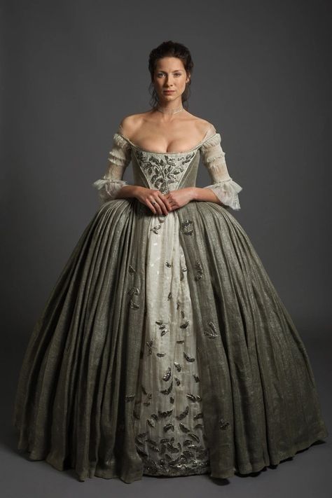 Graduation Outfit Winter, Outlander Wedding Dress, Outlander Dress, Outlander Wedding, Terry Dresbach, Outlander Costumes, Outlander Claire, 18th Century Dress, Century Dress