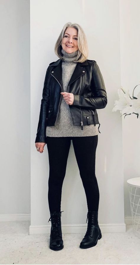 Plus Size Biker Jacket Outfit, London Winter Outfits Plus Size, Leather Jacket With Leggings, Fall Outfits 2024 Plus Size, Plus Size Leather Jacket Outfit, London Winter Outfits, Womens Leather Jacket Outfit, Black Leather Jacket Outfit, Outfits Leggins