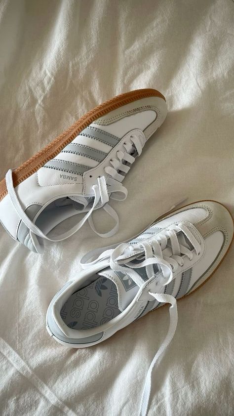 Womens Sambas, Samba Adidas, Samba Shoes, Basket Sport, Trendy Shoes Sneakers, Pretty Shoes Sneakers, Adidas Samba Og, Shoe Wishlist, Shoe Inspo