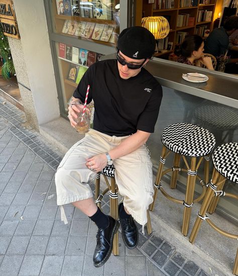 dame café New Era Outfit, Men Aesthetic Outfits, Mens Photoshoot Poses, New Era Fitted, Mens Casual Dress Outfits, Guys Clothing Styles, Mens Outfit Inspiration, Mens Fashion Streetwear, Cool Outfits For Men