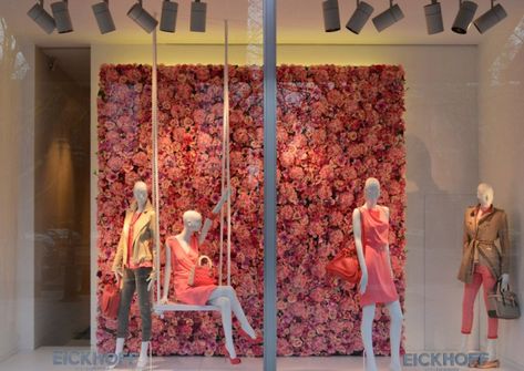 Eickhoff shop windows Spring, Düsseldorf Texture Architecture, Summer Window Display, Fashion Window Display, Merchandising Ideas, Windows Display, Summer Window, Design Café, Store Window Displays, Visual Merchandising Displays