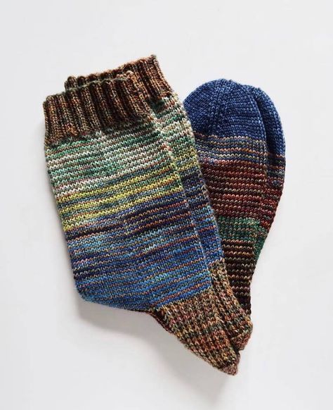 Diy Knitting Socks, Handknit Socks, Wool Sock, Ravelry Knitting, Socks Knitting, Beginner Knitting, Beginner Knitting Patterns, Hand Knit Socks, Sock Knitting