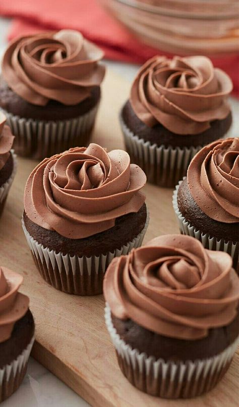 Chocolate Cupcakes Decoration, Desserts Art, Desserts Easy Quick, Crowd Desserts, Desserts For Parties, Kek Coklat, Best Chocolate Cupcakes, Cupcake Recipes Chocolate, Dessert Party