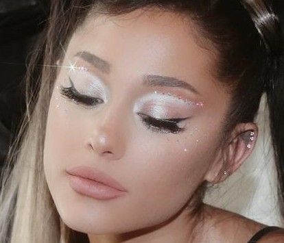 Makeup Looks White Eyeshadow, White Euphoria Makeup, White Eyeshadow Aesthetic, White Cat Eye Makeup, White Hoco Makeup, White Mermaid Makeup, Angel Make Up Aesthetic, White Swan Costume Makeup, Angel Makeup Gold