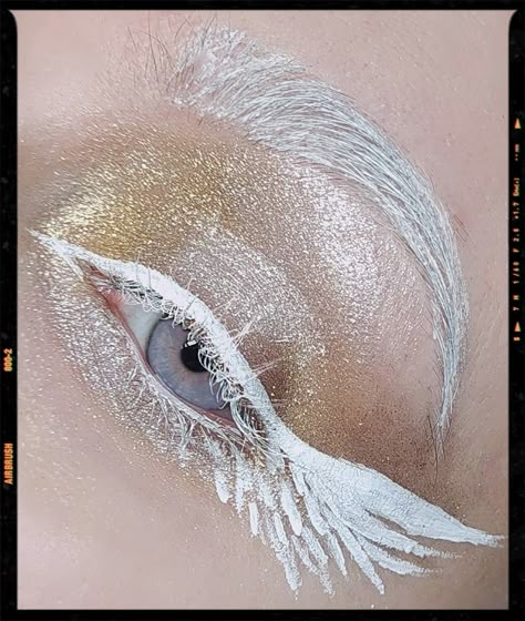 Makeup Looks Inspiration - Eye Makeup Angel Wings Eye Makeup, Angelic Prom Makeup, Angel Wing Makeup Eyeliner, White Eyelashes Makeup Look, Angelic Fashion Aesthetic, White Eyeliner Ideas Aesthetic, Bird Wing Eyeliner, Angel Wing Liner, Angel Wing Eye Makeup