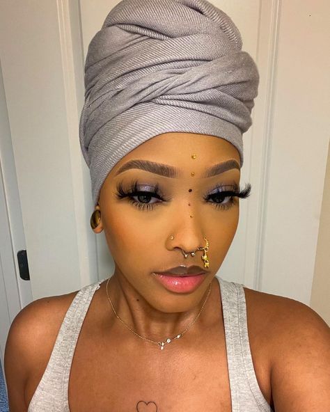 Earthy Makeup Looks, Headwrap Ideas, Earthy Makeup, Headwrap Styles, Hippie Makeup, Fire Makeup, Boho Makeup, Cute Nose Piercings, Cute Natural Hairstyles