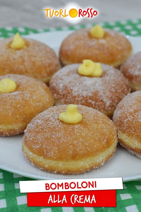 I bomboloni alla crema sono così soffici, cremosi e profumati che sono davvero irresistibili. Perfetti da aggiungere ai dolci di Carnevale ma buonissimi tutto l'anno. Scopriamo insieme la ricetta.