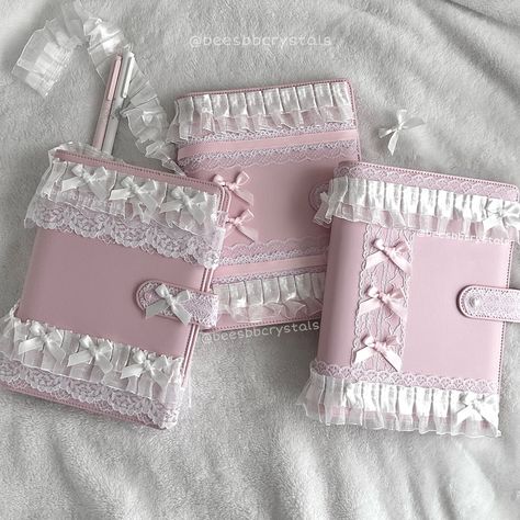 Coquette stationary Decorated Binders, Coquette Stationary, Pink Diary Aesthetic, Coquette Notebook, Decorated Notebooks, Pink Binder, Washi Tape Designs, Binder Deco, Binder Decoration