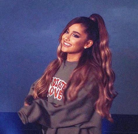 Cute photo of Ariana grande with auburn curly hair in a ponytail.:). Curly Hair In A Ponytail, Ariana Grande Curly Hair, Auburn Curly Hair, Ariana Grande Ponytail, Hair In A Ponytail, Ariana Grande Hair, Ariana Grande Style, Ariana Grande Wallpaper, Ariana Grande Photos