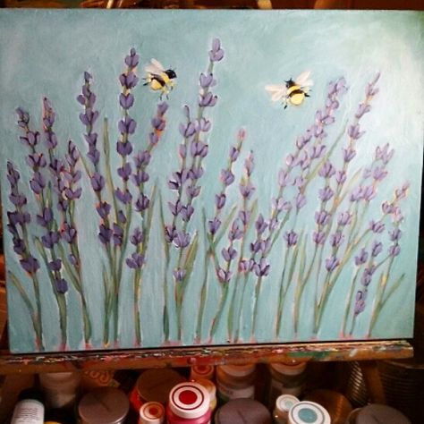 How To Paint Bees, Flow Hive Painting Ideas, Cute Bee Painting, Bee Hive Painting Ideas, Beehive Painting Ideas, Bee Hive Painting, Bee Acrylic Painting, Painted Beehives, Beehive Painting