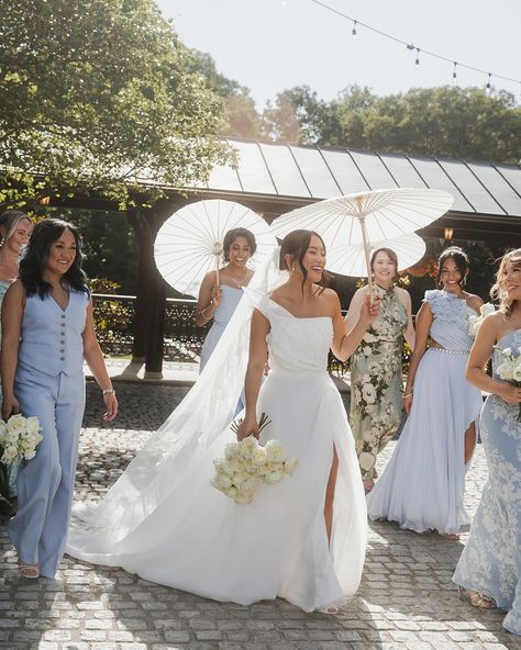 A Modern Bridgerton-Inspired Wedding in an Elegant Estate✨ Alexandria and Kevin’s wedding at @dover_hall was a dazzling Bridgerton-inspired celebration. The bride, who has a deep appreciation for 16th-century English history, chose this luxurious European estate for their whimsical and elegant day, where every detail reflected their unique story. “Dover Hall made us feel like royalty in a fairytale,” Alex shared. Click the link in the bio to read the full story! Venue & Catering: @dover_ha... Bridgeton Wedding Theme, Bridgeton Wedding, Modern Bridgerton, Dover Hall, Bridgerton Wedding, Bridgerton Inspired, English History, 16th Century, Elopement