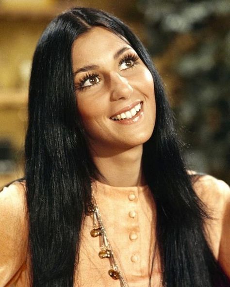 𝓑𝓮𝓼𝓽 𝓞𝓯 𝓥𝓲𝓷𝓽𝓪𝓰𝓮 𝓢𝓽𝔂𝓵𝓮 on Instagram: “Young Cher.” Cher Young, Hairstyles Daily, Cherilyn Sarkisian, Black Extensions, 70s Cher, Cher 60s, Cher Hair, Young Cher, Cher 70s