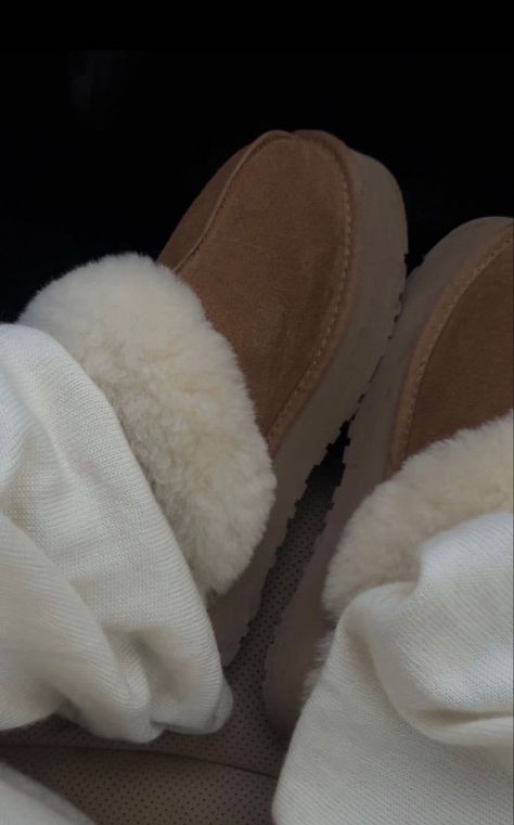 Uggs Astetic, Fluffy Uggs Outfit, Winter Uggs, Cute Uggs, Cold Fashion, Pretty Shoes Sneakers, Ugg Slippers, Shoe Inspo, Swag Shoes