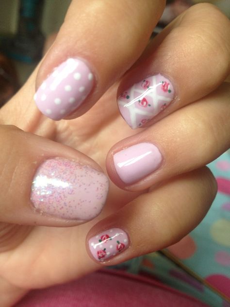 Shabby chic shellac Shabby Chic Nails, Rockabilly Nails, Chic Nail Art, I Love Nails, Nail Polish Designs, Nail Art Inspiration, Chic Nails, Gel Manicure, Mani Pedi