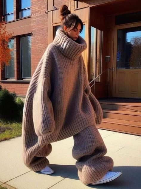 Weird Sweaters, Giant Sweater, Oversized Turtle Neck Sweater, Big Sweater Outfit, Knit Fashion Pattern, Chunky Knit Sweaters, Sweaters For Fall, Oversized Aesthetic, Open Weave Sweater