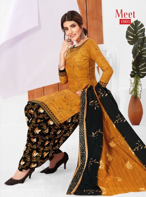 Punjabi Models, Running Wear, Lehenga Gown, Textile Market, Cotton Dress Material, Indian Dress, Indian Clothes, Printed Cotton Dress, Silk Print Dress