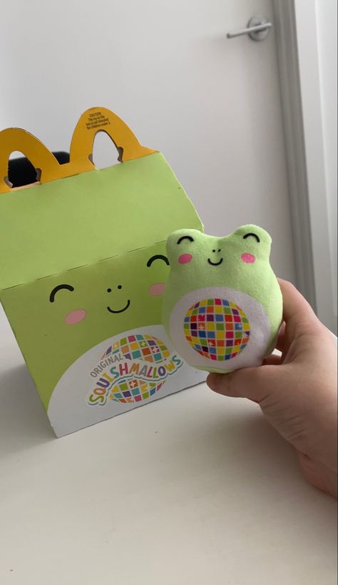 Happy Meal Aesthetic, Mcdonalds Squishmallows, Squishmallows Wendy, Squishmallow Aesthetic, Wendy The Frog, Frog Squishmallow, Yoda Sticker, Happy Meal Box, Food Plushies