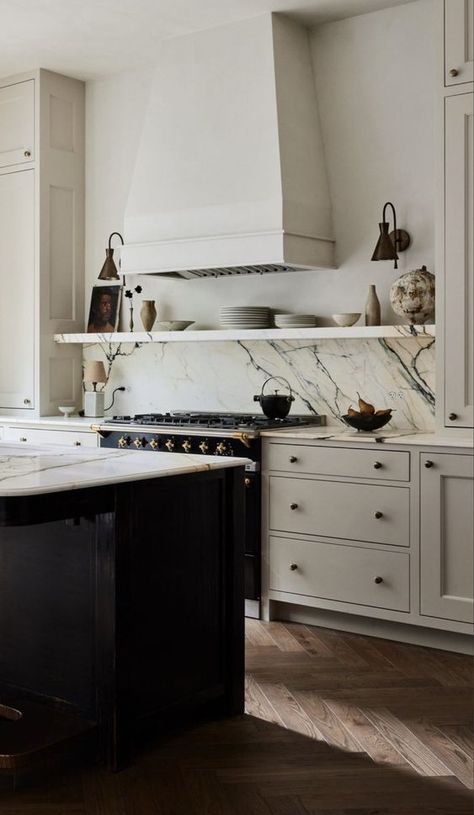 I have scoured the internet and have found some gorgeous spaces that work really well. These are my favourite rooms in April. Eye Swoon Kitchen, Bold Marble Kitchen, Modern French Kitchen, Classic Kitchen Design, Maiden Home, Marble Shelf, Marble Block, Classic Kitchens, Kitchen Marble