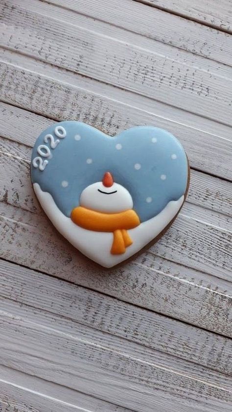 Cookie Icing Ideas Christmas, January Sugar Cookies, January Cookies Decorated, Christmas Royal Icing Cookies Ideas, Cute Cookie Decorating Ideas, Happy New Year Cookies, Winter Sugar Cookies, Frosted Christmas Cookies, Christmas Cookie Designs