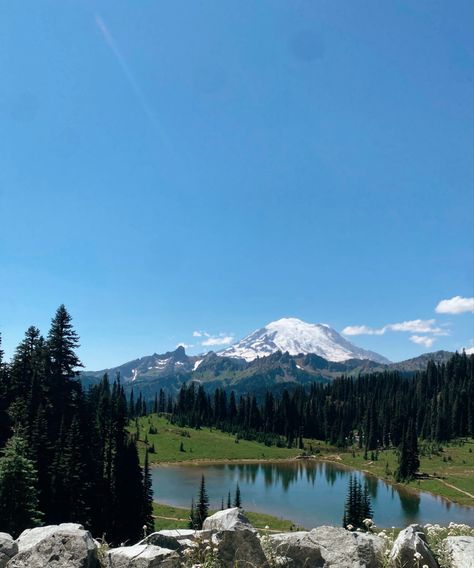 fun fact: mount rainier is the 5th national park in the nation! #hiking #mountain #granola #granolagirl #aesthetic #hike #adventure #snow #pnw #washington #washingtonstate #pacificnorthwest Mount Rainier Aesthetic, Pnw Summer Aesthetic, Washington State Aesthetic, Washington Aesthetic, Pnw Summer, Pnw Aesthetic, Pnw Washington, Calm Life, Grad Trip