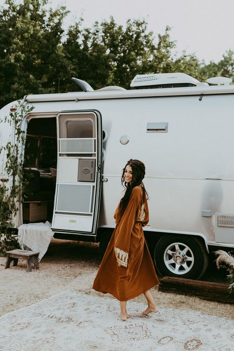 Retro Photoshoot, Boho Elopement, Elopement Styling, Camping Style, Portrait Photoshoot, Photo Projects, Cambridge Satchel Company, Photoshoot Inspiration, Advertising Campaign