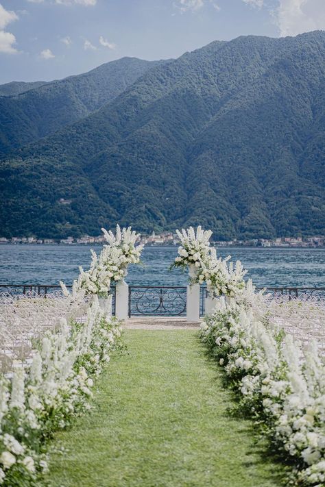 Lake Como Ceremony, Wedding Overlooking Water, Weddings On The Water, Lake Como Wedding Ceremony, Lake Coming Wedding, Lakefront Wedding Ceremony, Lake Front Wedding Ceremony, Wedding Alter Ideas Outdoor, Outdoor Wedding Alter