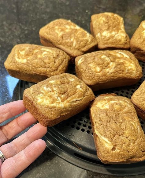 Pumpkin Cream cheese mini loaves Desserts Board, Pumpkin Cream Cheese Bread, Weight Watchers Pumpkin, Pumpkin Cream Cheese Pie, Mini Loaves, Pumpkin Loaf, Pumpkin Cream Cheese, Mini Bananas, Weight Watchers Recipes Desserts