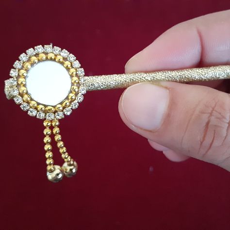 Krishna Accessories Diy, Laddu Gopal Jwellery Making, Bansuri Decoration Ideas, How To Make Laddu Gopal Dress, Janmashtami Craft Ideas, Flute Decoration, Janmashtami Craft, Krishna Bansuri, Weaving Kids