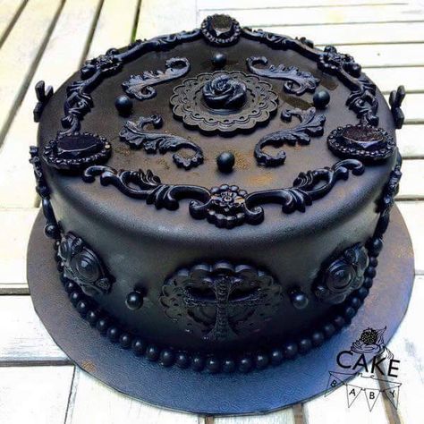 Goth cake. Gothic Birthday Cakes, Goth Cakes, Gothic Wedding Cake, Gothic Cake, Black Cake, Cake Mini, 23rd Birthday, Think Food, Halloween Cakes