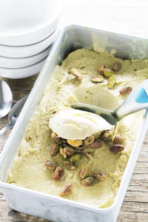 Homemade Gelato Without Machine, Hemgjord Glass, Fancy Ice Cream, Pistachio Gelato, Stay At Home Chef, Gelato Recipe, Easy Ice Cream Recipe, Pistachio Ice Cream, Easy Ice Cream