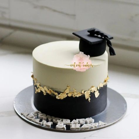 Graduated Cake Ideas, Cake Decorating Graduation, Grad Cakes College, Graduation Simple Cake, Cake Ideas For Graduation, Simple Grad Cake, Kindergarten Graduation Cake Ideas, Graduation Cake Ideas Simple, Simple Graduation Cake Designs