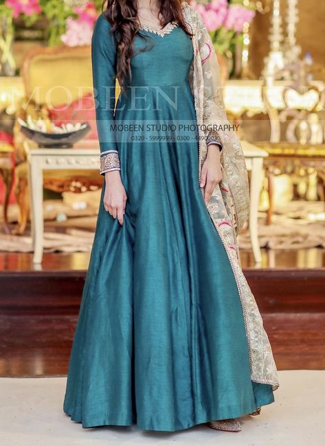 Simple Maxi Designs Pakistani, Raw Silk Frocks, Maxi Designs Pakistani, Black Maxi Dresses, Mayon Dresses, Mehndi Outfit, Pakistani Party Wear Dresses, Gown Party Wear, Bollywood Dress