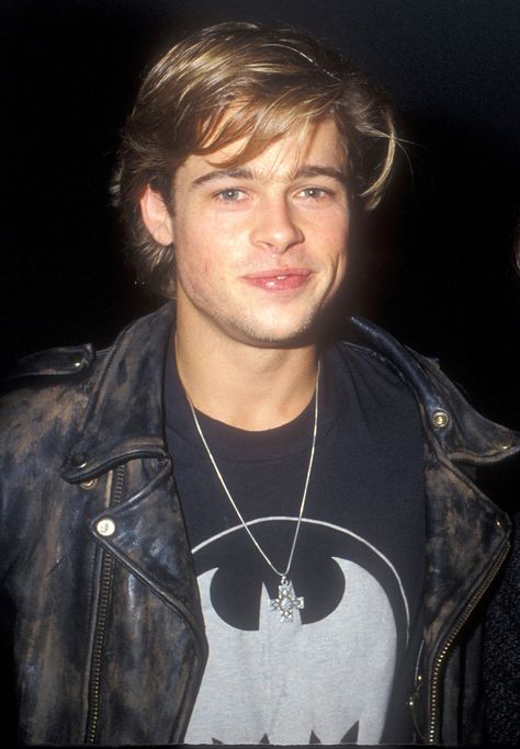 Young Brad is so HOT ! Brett Pitt, Lestat And Louis, Brad And Angelina, 90s Actors, Premier Lig, Aesthetic Pics, Leonardo Dicaprio, Brad Pitt, Fitness Beauty