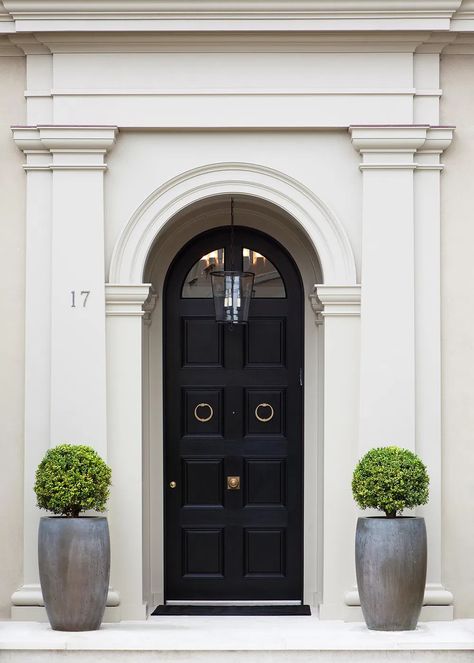 10 Pins : Front Door Edition - Room for Tuesday Blog Front Door Plants, Front Door Planters, Black Front Door, Door Planter, Trendy House, Black Front Doors, Modern Entrance, Classic Doors, House White