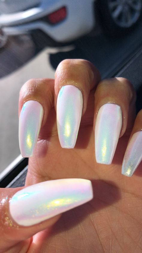 Green Unicorn Nails, Red Unicorn Nails, Aerodesent Nails, Unicorn White Nails, White Nails With Unicorn Chrome, Chrome Over White Nails, Unicorn Top Coat Nails, White Rainbow Chrome Nails, White Irridecent Design Nails