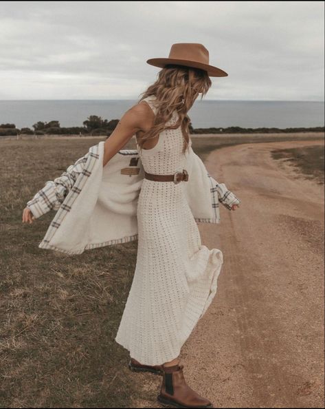 White Witch Outfit Aesthetic, Coastal Cowgirl Work Outfit, Costal Country Outfit, Costal Cowboy Outfit, Coastal Cowgirl Style Outfits, Fall Coastal Cowgirl, Minimalist Cowgirl Outfit, Boho Cowgirl Aesthetic, Neutral Cowgirl Aesthetic