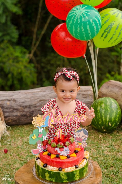 1st Birthday Fruit Cake, Fruit Smash Cake 1st Birthdays, Smash The Fruit, Fruit Smash Cake, Fruit Cake Smash, Fruit Cake Ideas, Watermelon Cake Smash, Cake Made Of Fruit, Magali Baby