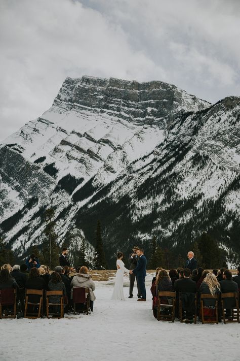 Winter Forest Wedding Snow, Mountain Snow Wedding, Outdoor Snow Wedding, Snow Mountain Wedding, Snowy Wedding Venues, Ski Resort Wedding Winter, Snow Wedding Ceremony, Snow Wedding Ideas, Winter Wedding Outdoor