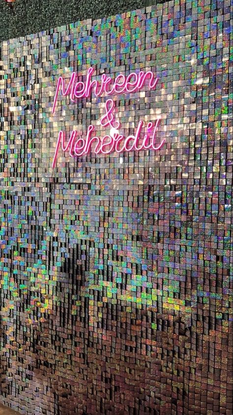 Disco Photo Booth, Photobooth Background, Photobooth Decor, Disco Background, Birthday Board, Shop Window Displays, Shop Ideas, Photo Op, Window Display