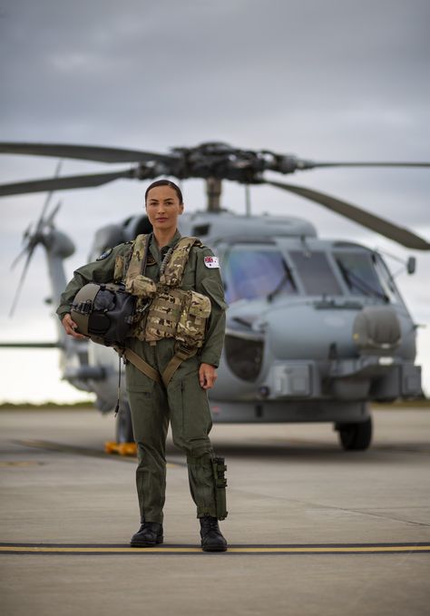 Join the Navy! (MH-60R) Airforce Pilots Uniform, Us Navy Women, Female Navy, Army Pilot, Navy Pilot, Pilot Career, Female Pilots, Female Military, Pilot Uniform