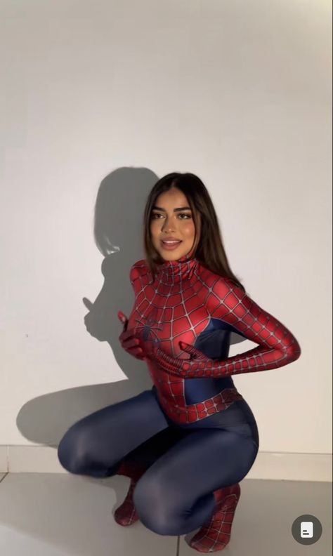 Spiderman Outfit Women, Halloween Costumes Spiderman, Spider Woman Cosplay, Female Spiderman, Hot Halloween Costumes Women, Spider Woman Costumes, Spiderman Girl, Spiderman Outfit, Hot Pink Outfit